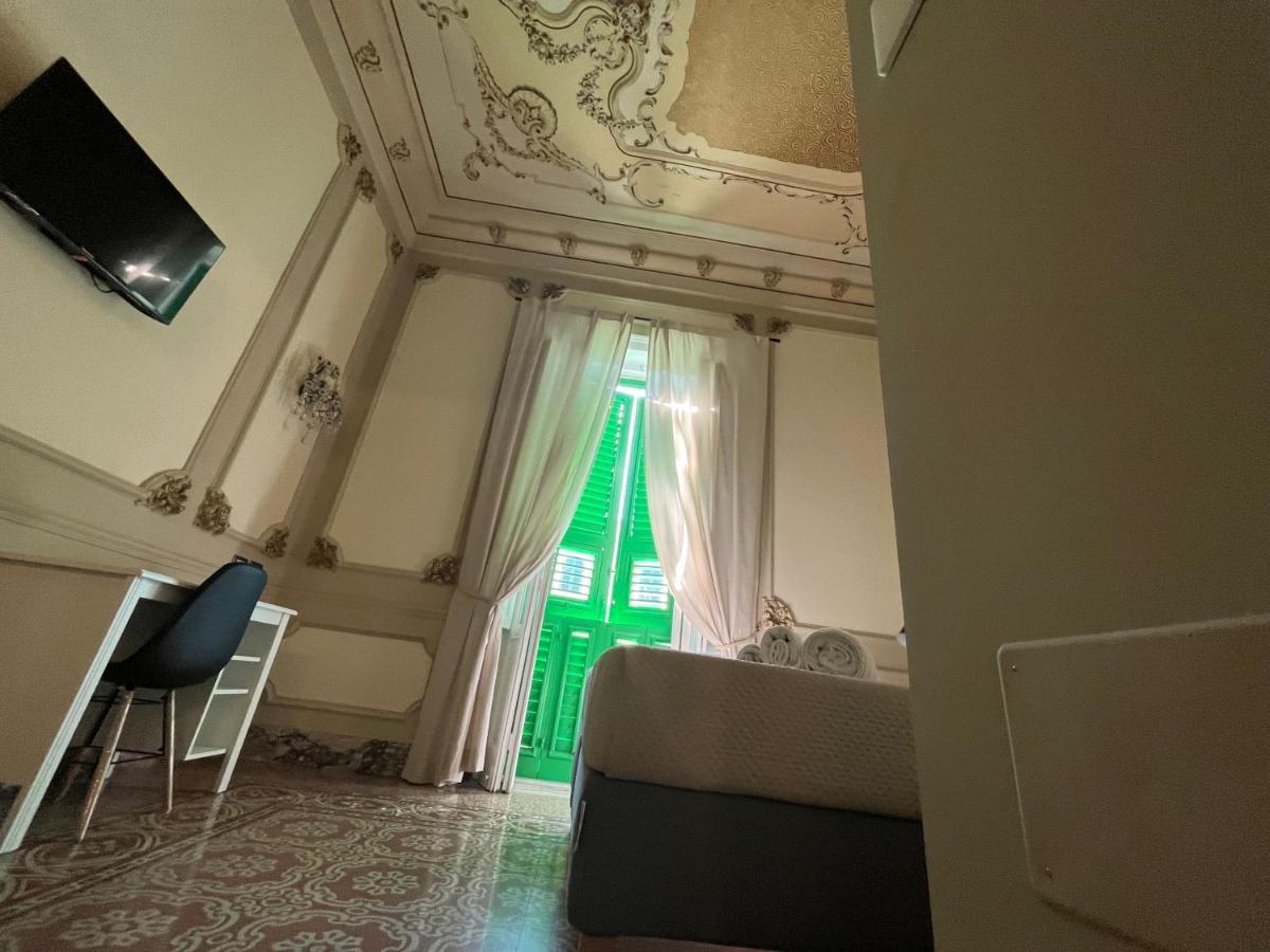 Epoque Bed And Breakfast Мессіна Екстер'єр фото